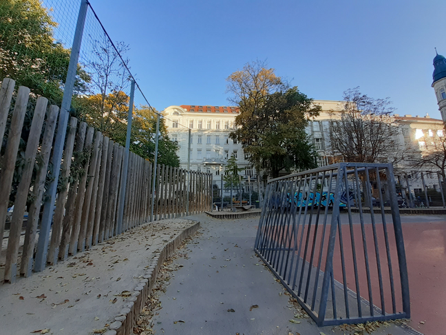 Fußballplatz Erneuerung im Hamerlingpark